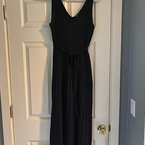 Black dress in size large but can fit a XL